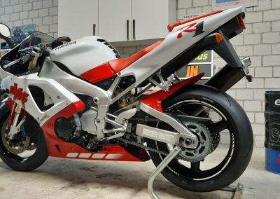 Restaurationsprojekt Yamaha R1 Thilos Bike Service Lackteile polieren
