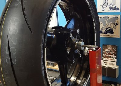 Restaurationsprojekt Yamaha R1 Thilos Bike Service Reifen wechseln